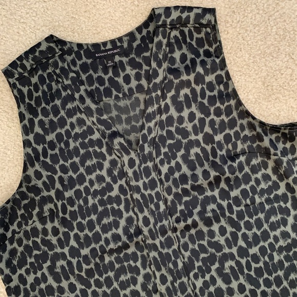 🫒🐆 Sleeveless Olive Green Leopard Print Top from BR - Picture 11 of 13